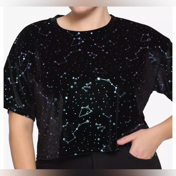 Hot Topic Tops - Hot Topic Black Velvet Constellation Boxy Girls Crop Top Size Small